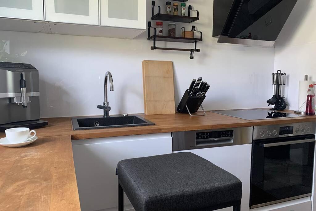 Gemuetliche 3 Zimmer Wohnung Mit Grosszuegiger Terrasse Im Gruenen Reutlingen Ngoại thất bức ảnh