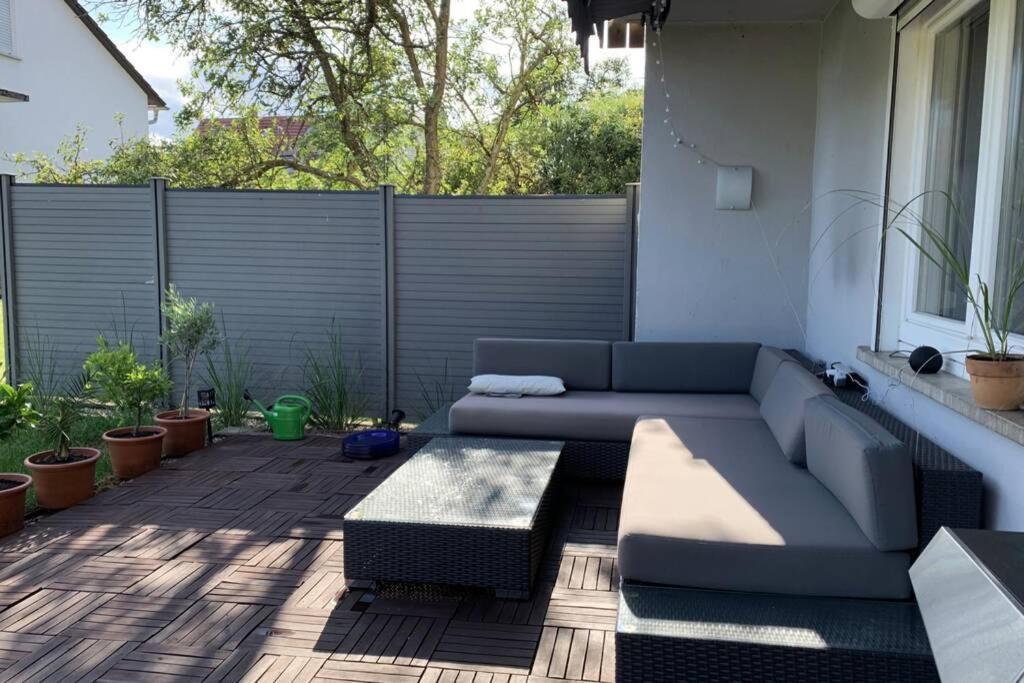 Gemuetliche 3 Zimmer Wohnung Mit Grosszuegiger Terrasse Im Gruenen Reutlingen Ngoại thất bức ảnh